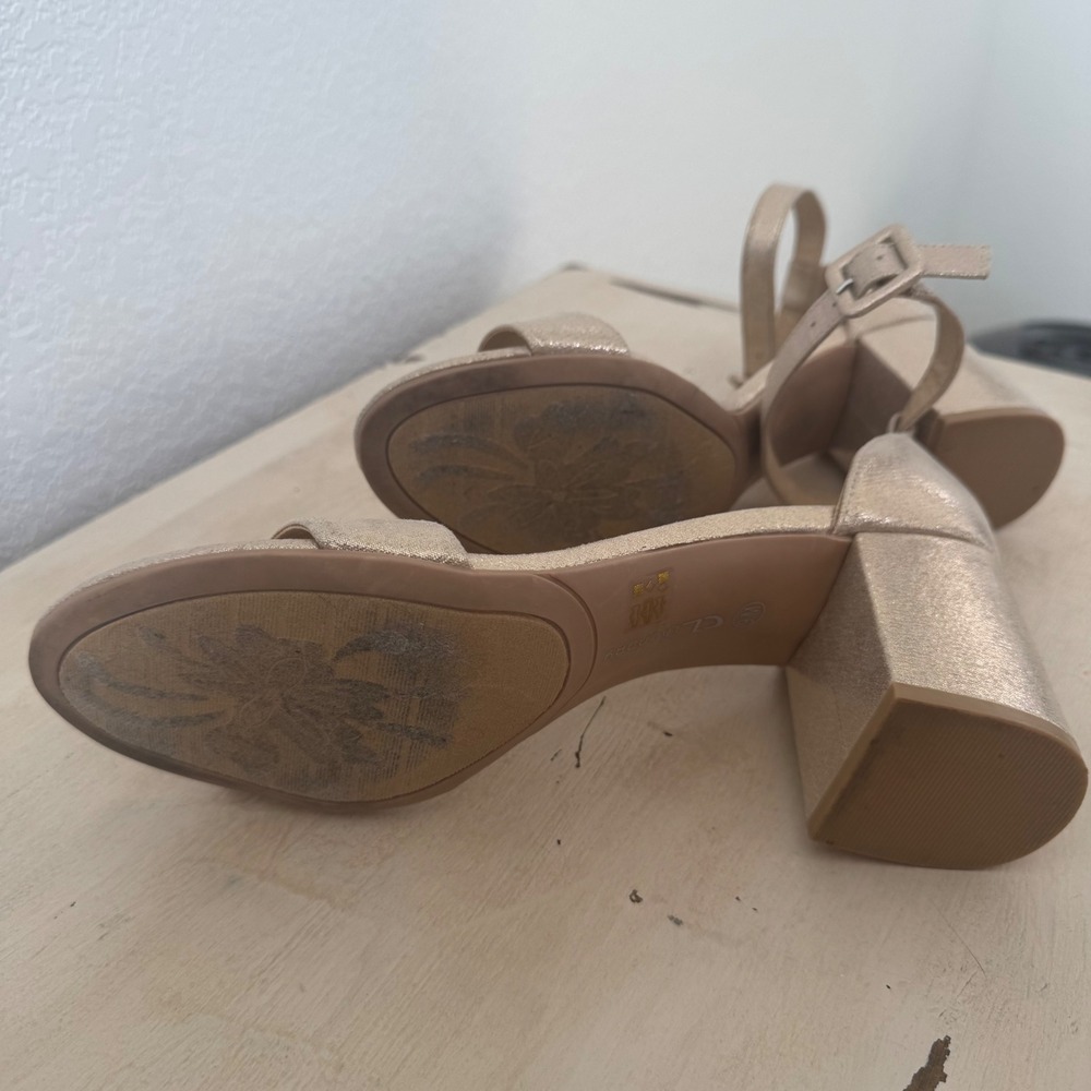 CL by Laundry Women's Gold Metallic Block Heel Ankle Strap Sandals Size 9.5 - Picture 5 of 7